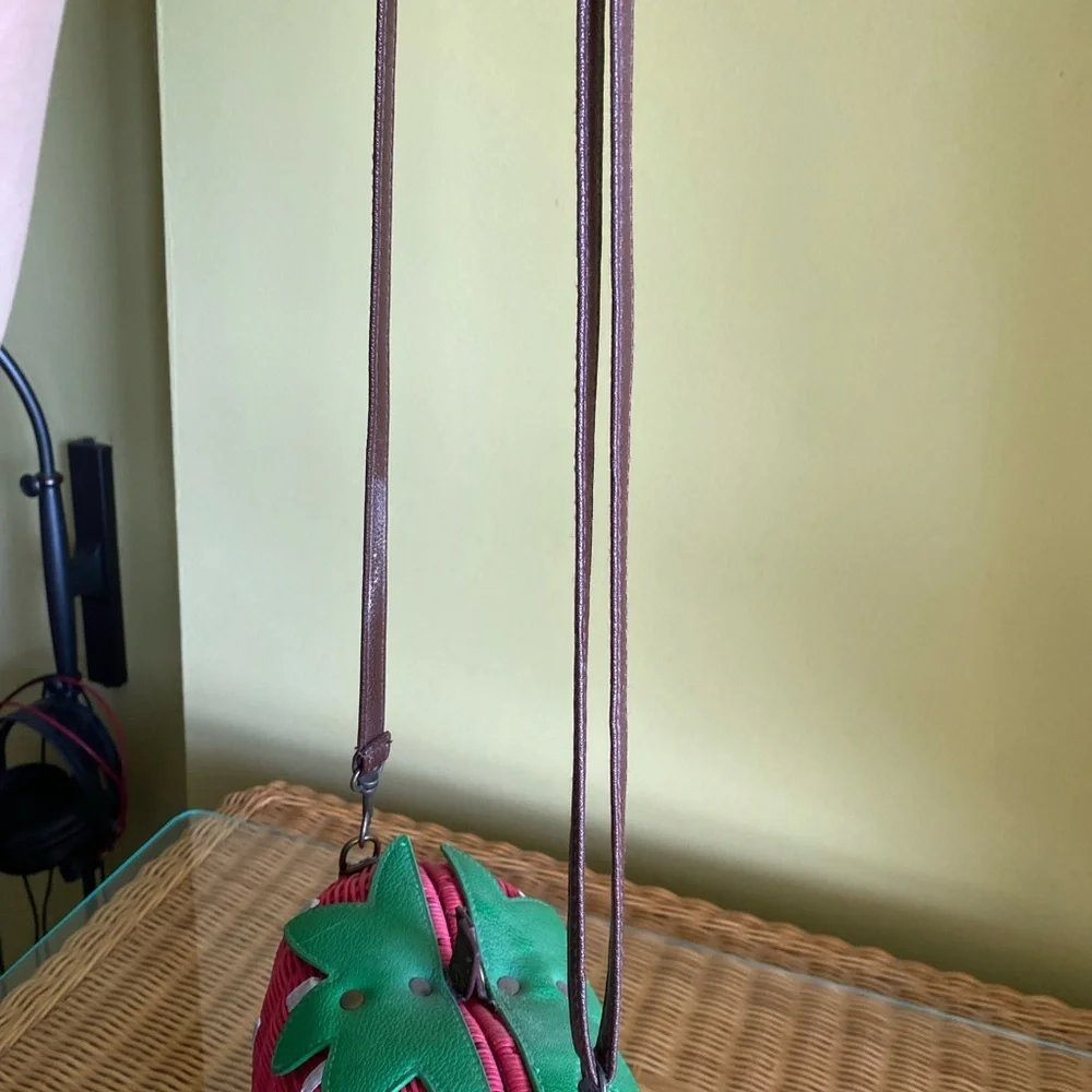 Strawberry Wicker Bag - Red and Green - Picture 4 of 5